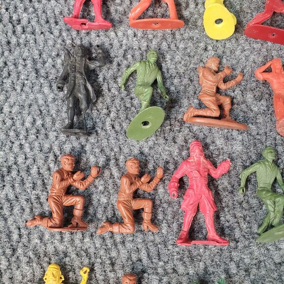 Large lot of MPC Ring Hand Figures 60s 70s Red Green Yellow Army Indian Cowboy - Picture 7 of 11